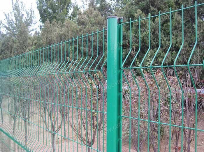 welded wire mesh fence