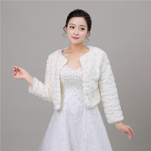 2018 New Winter Season Faux Fur Wedding Wrap Bolero Jackets Bridal Coat Cape Cloak Shawls Scarves In Stock Campera Mujer 2018 New Winter Season Faux Fur Wedding Wrap Bolero Jackets Bridal