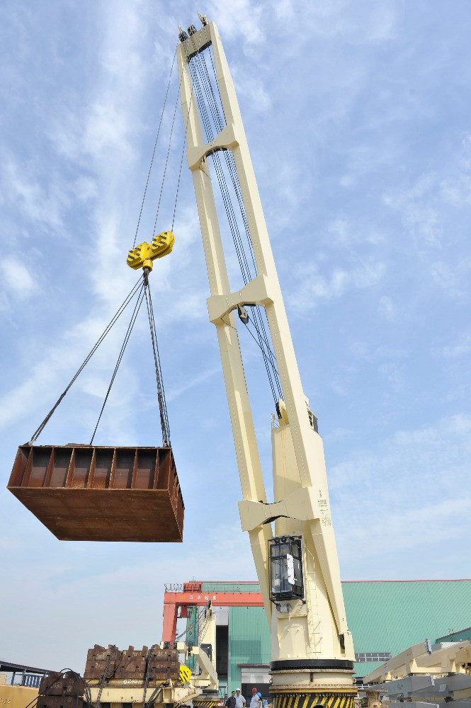 Ship Folding Jib Deck Crane For Lifting Cargo From Sea 5t 10t 15t 20t
